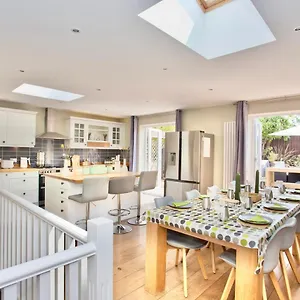 Holiday home Luxury - Hot Tub - Pool Table - Gym - Sauna - Cinema - Free Parking - Close To, Bournemouth